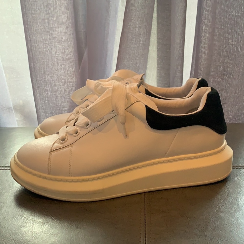 Steven Madden Glazed White & Black Sneakers - 9.5 - Picture 6 of 8